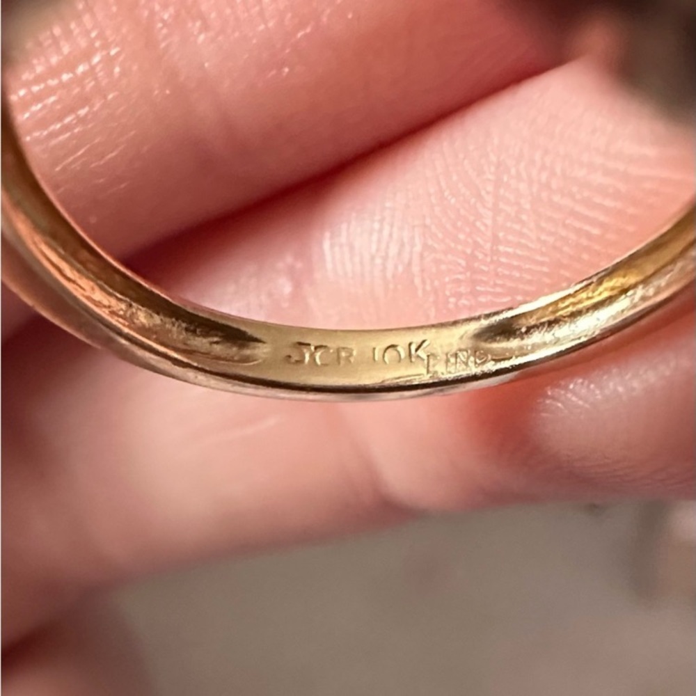 10k Gold Ring - Picture 5 of 6